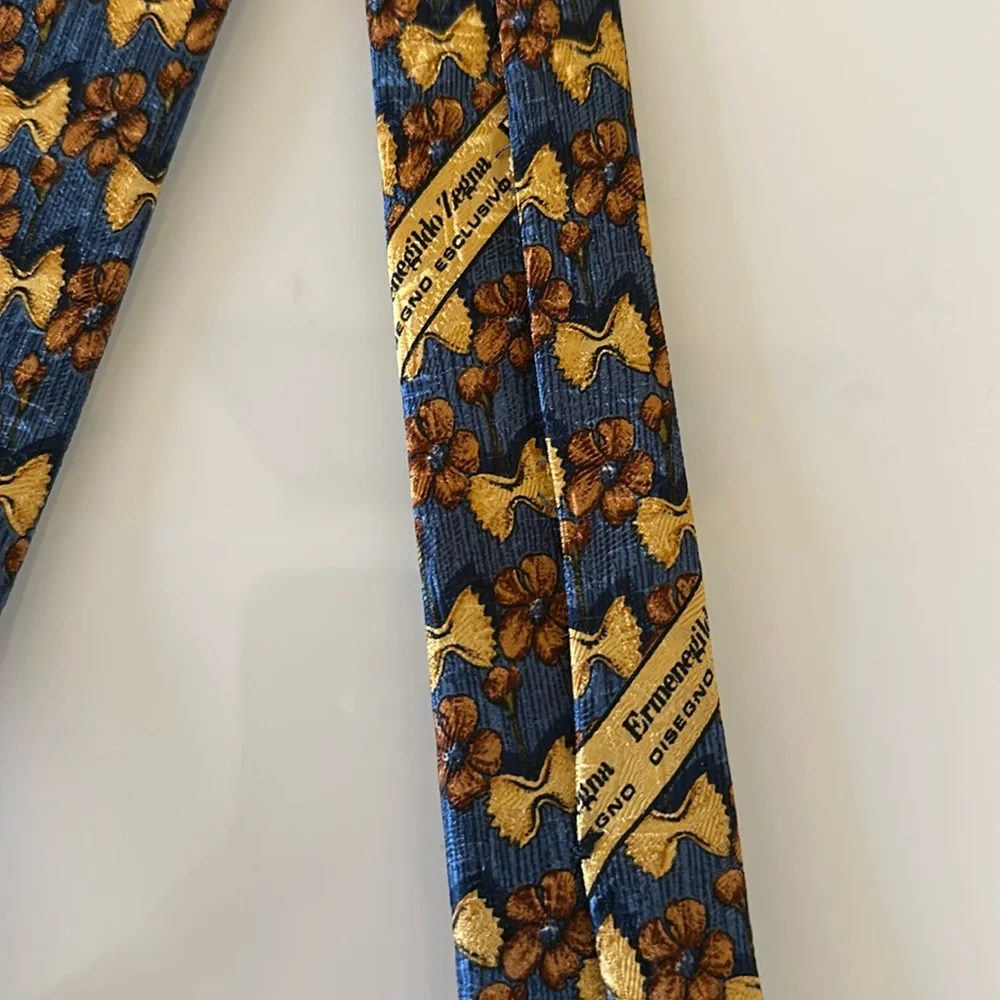 Ermenegildo Zegna Signature Blue and Gold 100% Silk Floral Farfalle Tie